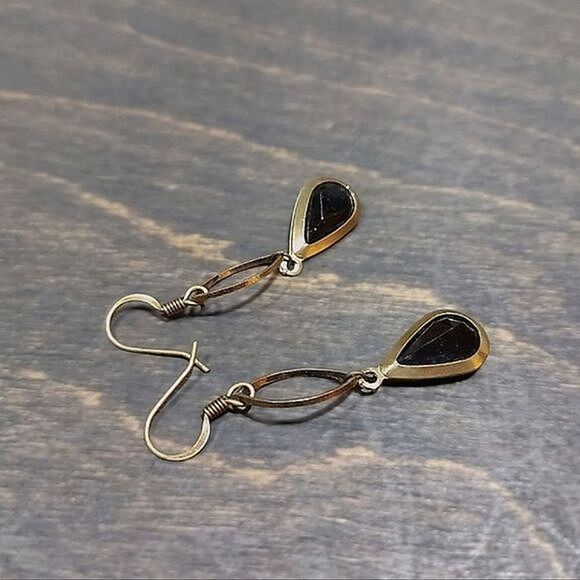 Vtg brass and black faceted acrylic tear drop dangle earrings - Picture 3 of 4